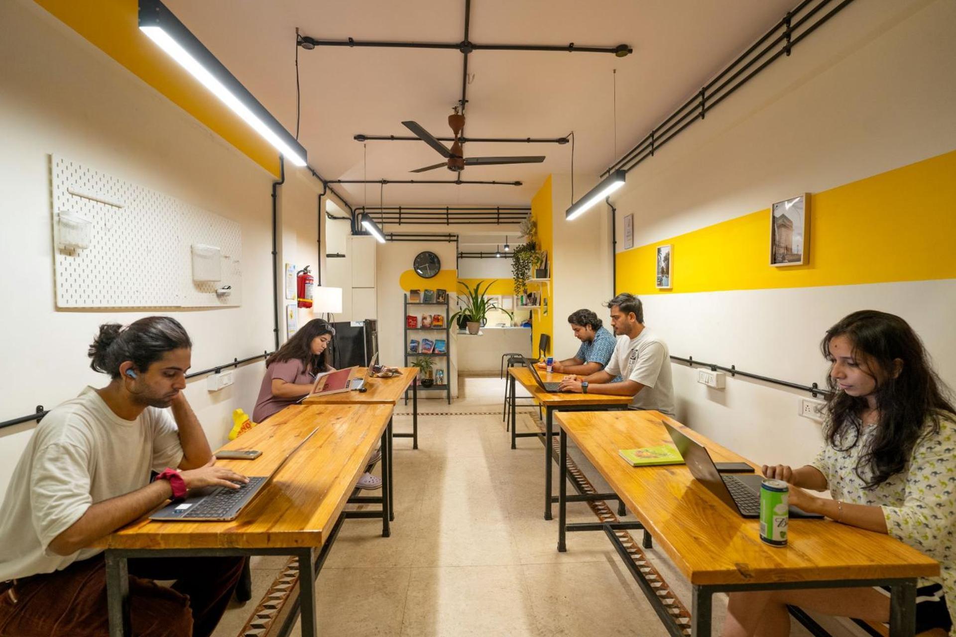 Locomo Express - Stay Work Eat Mumbai Eksteriør bilde
